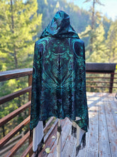 Meganeuropsis Velvet Hooded Pashmina