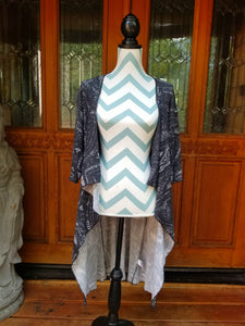 SMALL LULAROE BLACK AND WHITE HIGH-LOW DUSTER
